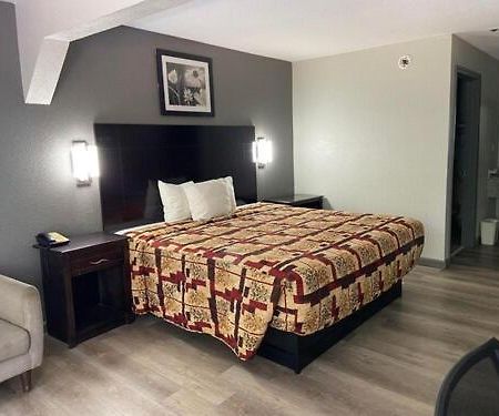 Speedway Inn & Suites Ґріффін Екстер'єр фото