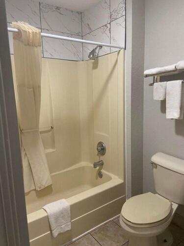 Speedway Inn & Suites Ґріффін Екстер'єр фото